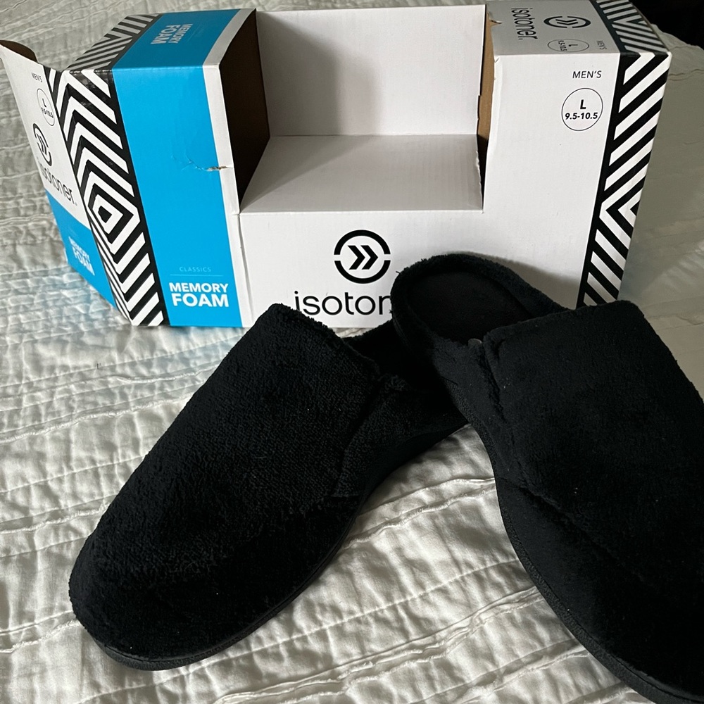 Men’s memory foam Isotoner black slippers